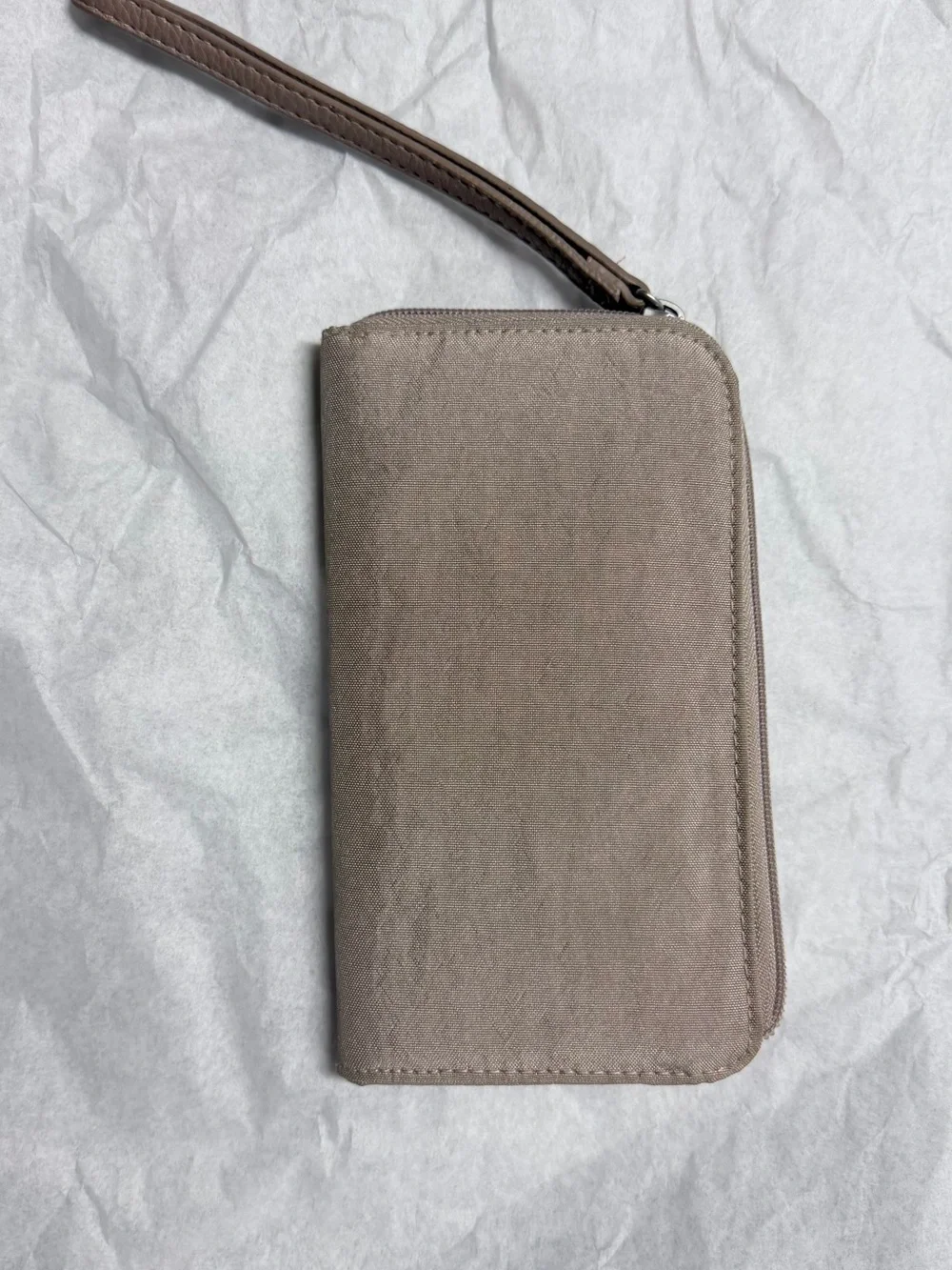 Baggallini taupe wristlet clutch with zip pockets